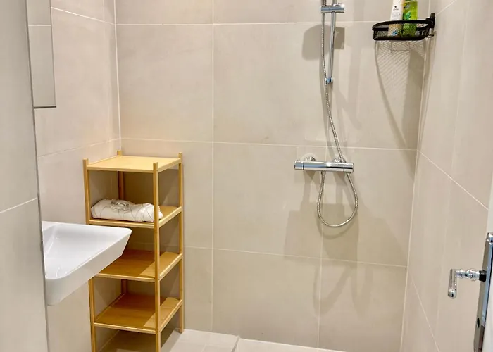 Modern Renovated Near Center شقة فيينا