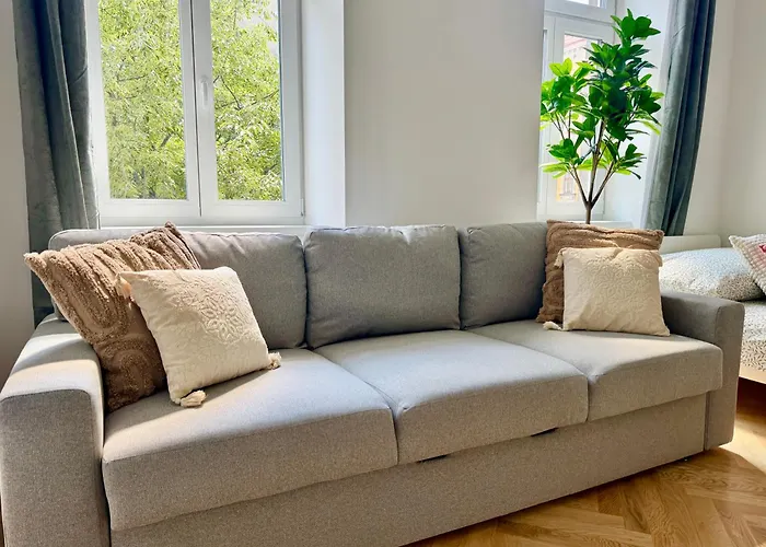 Modern Renovated Near Center شقة